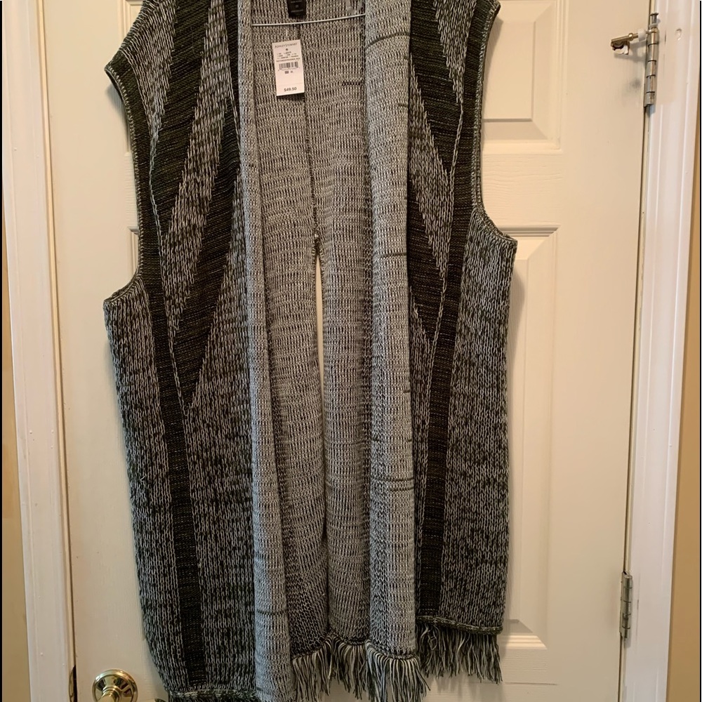 Plus size 26 split back fringe trim long vest